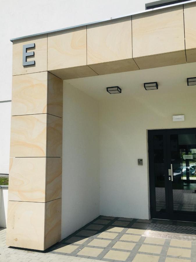 One Apartment Сьрем Экстерьер фото
